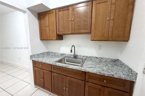 Copropriété à louer à Miami Beach, Floride: 1 chambre, 62.99 m2 № 1987296 - photo 3