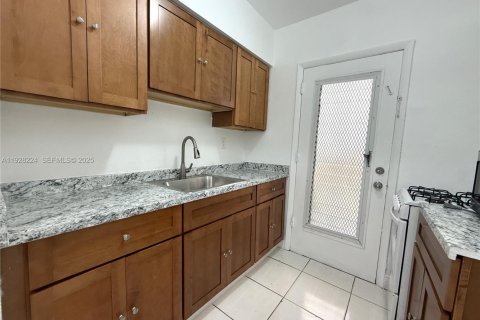 Copropriété à louer à Miami Beach, Floride: 1 chambre, 62.99 m2 № 1987296 - photo 2