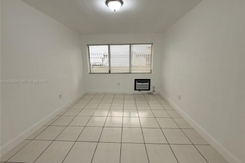 Copropriété à louer à Miami Beach, Floride: 1 chambre, 62.99 m2 № 1987296 - photo 11