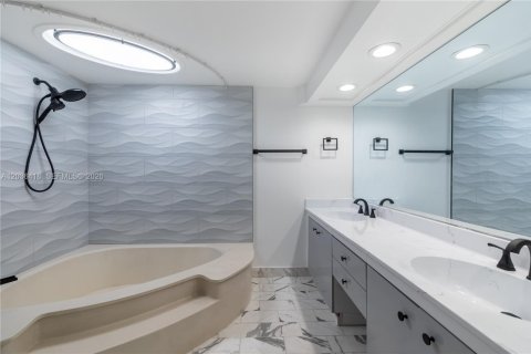 Copropriété à louer à Miami, Floride: 3 chambres, 143.44 m2 № 2084375 - photo 17