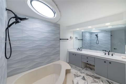 Copropriété à louer à Miami, Floride: 3 chambres, 143.44 m2 № 2084375 - photo 18