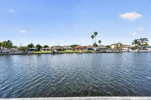 Condominio en venta en New Port Richey, Florida, 1 dormitorio, 67.63 m2 № 2147580 - foto 17