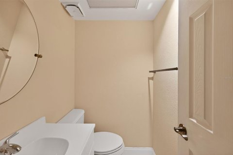 Condominio en venta en New Port Richey, Florida, 1 dormitorio, 67.63 m2 № 2147580 - foto 13