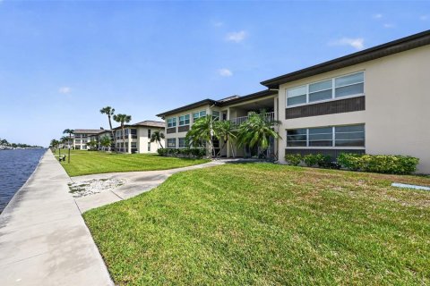Condo in New Port Richey, Florida, 1 bedroom № 2147580