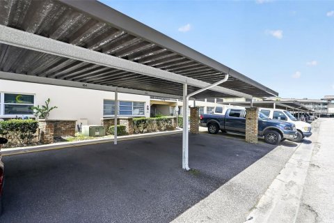 Condominio en venta en New Port Richey, Florida, 1 dormitorio, 67.63 m2 № 2147580 - foto 18