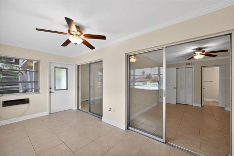 Condominio en venta en New Port Richey, Florida, 1 dormitorio, 67.63 m2 № 2147580 - foto 8