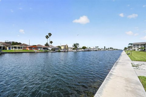 Condominio en venta en New Port Richey, Florida, 1 dormitorio, 67.63 m2 № 2147580 - foto 16