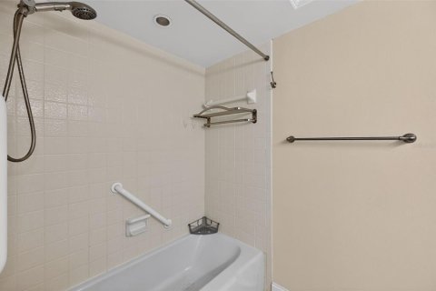 Condominio en venta en New Port Richey, Florida, 1 dormitorio, 67.63 m2 № 2147580 - foto 14