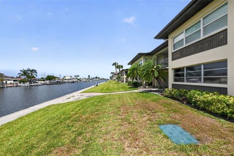 Condominio en venta en New Port Richey, Florida, 1 dormitorio, 67.63 m2 № 2147580 - foto 24