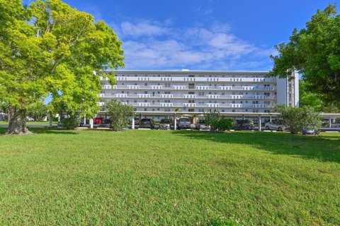 Condo in Bradenton, Florida, 2 bedrooms  № 2391015 - photo 30