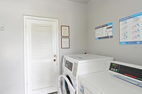 Condo in Bradenton, Florida, 2 bedrooms  № 2391015 - photo 20