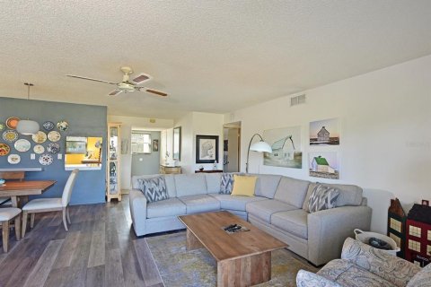 Condo in Bradenton, Florida, 2 bedrooms  № 2391015 - photo 7