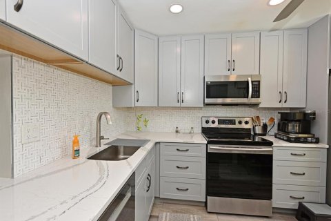 Condo in Bradenton, Florida, 2 bedrooms  № 2391015 - photo 8