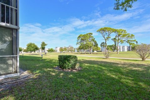 Condo in Bradenton, Florida, 2 bedrooms  № 2391015 - photo 26
