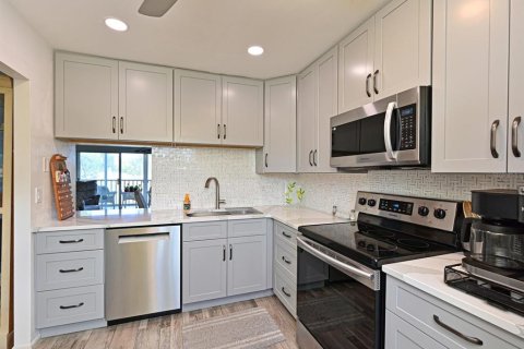 Condo in Bradenton, Florida, 2 bedrooms  № 2391015 - photo 10