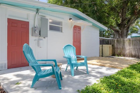 House in Gulfport, Florida 4 bedrooms, 100.52 sq.m. № 1821208 - photo 22