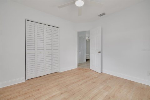 House in Gulfport, Florida 4 bedrooms, 100.52 sq.m. № 1821208 - photo 20