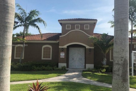 Adosado en venta en Cutler Bay, Florida, 3 dormitorios, 139.73 m2 № 1833828 - foto 5