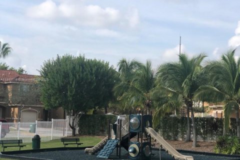 Adosado en venta en Cutler Bay, Florida, 3 dormitorios, 139.73 m2 № 1833828 - foto 9