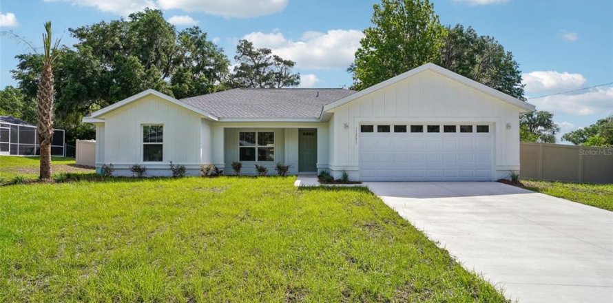 House in Dunnellon, Florida 4 bedrooms, 162.67 sq.m. № 2198975