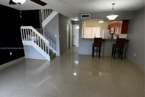 Townhouse in Deerfield Beach, Florida 2 bedrooms, 102.56 sq.m. № 1935963 - photo 10