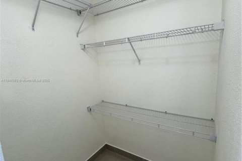 Townhouse in Deerfield Beach, Florida 2 bedrooms, 102.56 sq.m. № 1935963 - photo 17