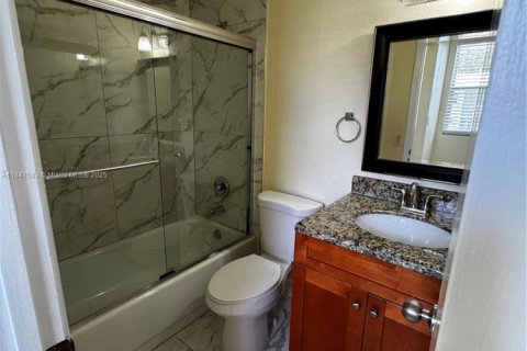 Townhouse in Deerfield Beach, Florida 2 bedrooms, 102.56 sq.m. № 1935963 - photo 18