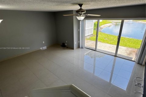 Townhouse in Deerfield Beach, Florida 2 bedrooms, 102.56 sq.m. № 1935963 - photo 27