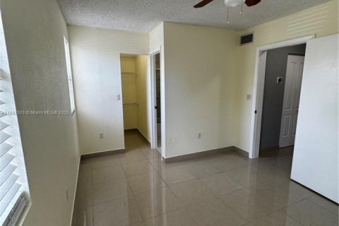 Townhouse in Deerfield Beach, Florida 2 bedrooms, 102.56 sq.m. № 1935963 - photo 16