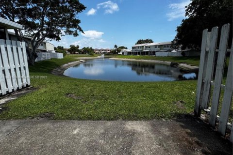 Townhouse in Deerfield Beach, Florida 2 bedrooms, 102.56 sq.m. № 1935963 - photo 11