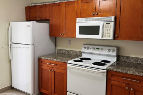 Townhouse in Deerfield Beach, Florida 2 bedrooms, 102.56 sq.m. № 1935963 - photo 5