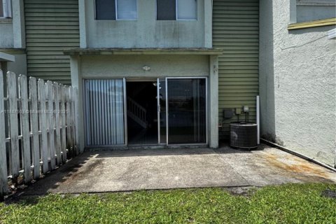 Townhouse in Deerfield Beach, Florida 2 bedrooms, 102.56 sq.m. № 1935963 - photo 12