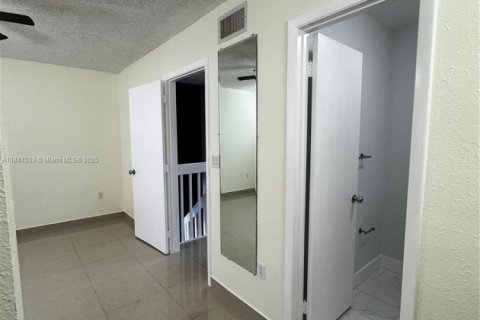 Townhouse in Deerfield Beach, Florida 2 bedrooms, 102.56 sq.m. № 1935963 - photo 25