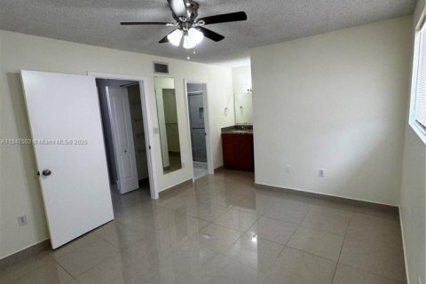 Townhouse in Deerfield Beach, Florida 2 bedrooms, 102.56 sq.m. № 1935963 - photo 21
