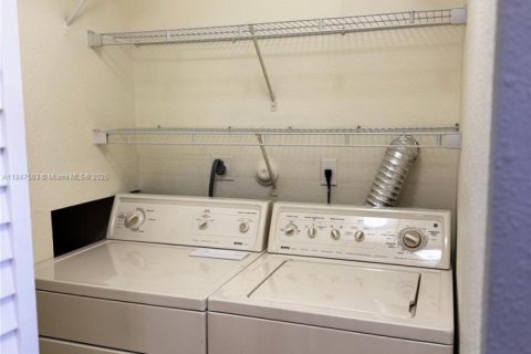 Townhouse in Deerfield Beach, Florida 2 bedrooms, 102.56 sq.m. № 1935963 - photo 7