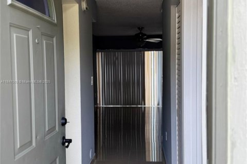 Townhouse in Deerfield Beach, Florida 2 bedrooms, 102.56 sq.m. № 1935963 - photo 3