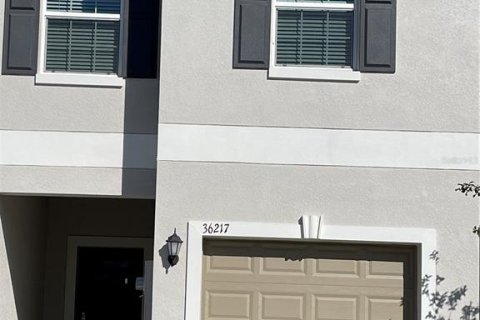 Adosado en Zephyrhills, Florida 3 dormitorios, 151.8 m2 № 2100921