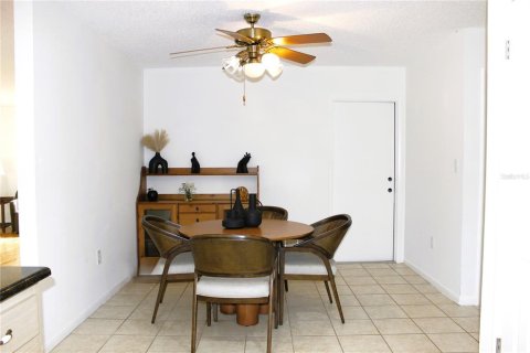 Villa ou maison à louer à Spring Hill, Floride: 2 chambres, 110.74 m2 № 2097734 - photo 8