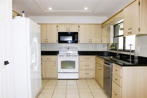 Villa ou maison à louer à Spring Hill, Floride: 2 chambres, 110.74 m2 № 2097734 - photo 9