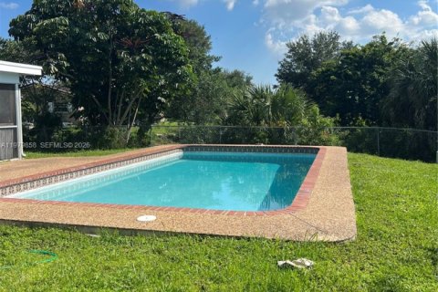 House in Coral Springs, Florida 4 bedrooms, 207.64 sq.m. № 2049322 - photo 10