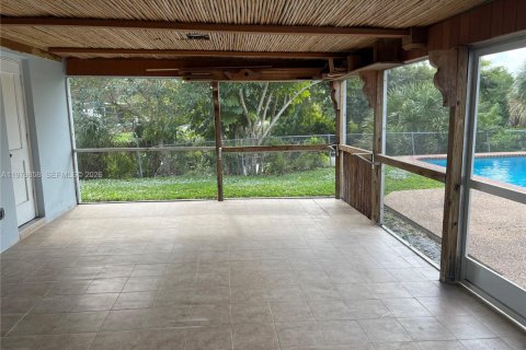 House in Coral Springs, Florida 4 bedrooms, 207.64 sq.m. № 2049322 - photo 8