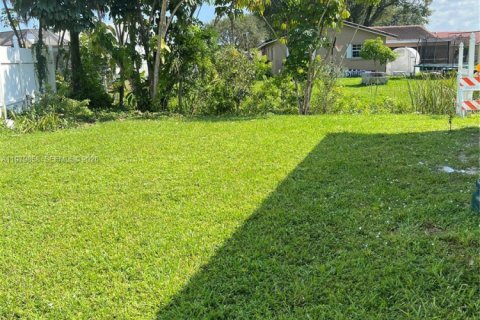 House in Coral Springs, Florida 4 bedrooms, 207.64 sq.m. № 2049322 - photo 11