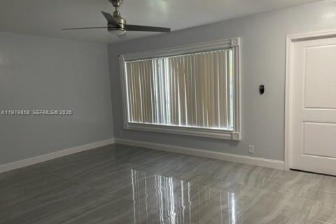 House in Coral Springs, Florida 4 bedrooms, 207.64 sq.m. № 2049322 - photo 2