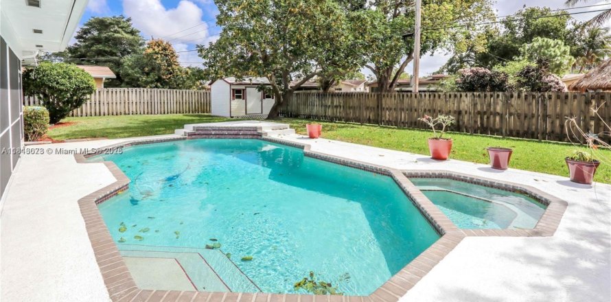 Casa en Hollywood, Florida 4 dormitorios, 204.85 m2 № 1836160