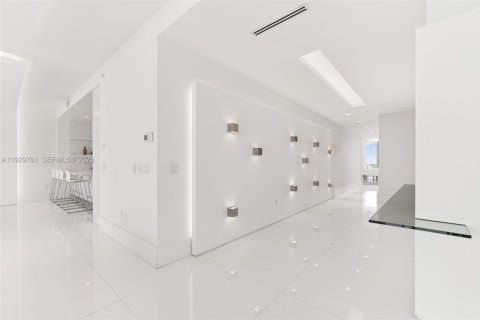 Condominio en venta en Bal Harbour, Florida, 4 dormitorios, 330.36 m2 № 1990284 - foto 5