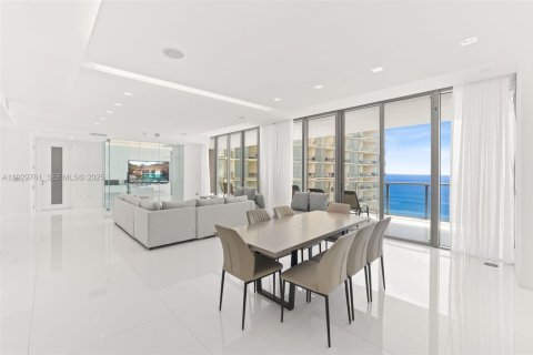 Condominio en venta en Bal Harbour, Florida, 4 dormitorios, 330.36 m2 № 1990284 - foto 3