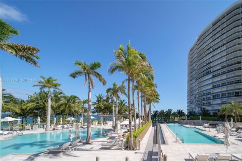 Condominio en venta en Bal Harbour, Florida, 4 dormitorios, 330.36 m2 № 1990284 - foto 30