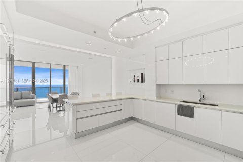 Condominio en venta en Bal Harbour, Florida, 4 dormitorios, 330.36 m2 № 1990284 - foto 8