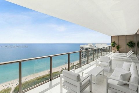 Condominio en venta en Bal Harbour, Florida, 4 dormitorios, 330.36 m2 № 1990284 - foto 2