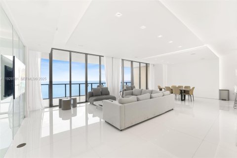 Condominio en venta en Bal Harbour, Florida, 4 dormitorios, 330.36 m2 № 1990284 - foto 1